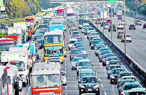 Suspenden el cobro adicional a los camiones en autopistas