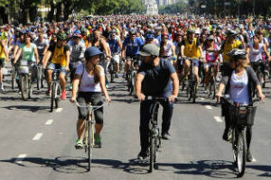 Una bicicleteada para homenajear a la mujer