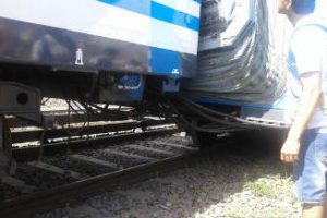 Sarmiento: Dos vagones se descalzaron de las vías