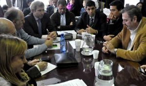 Funcionarios de SBASE y de Hacienda en la Comisión de Presupuesto