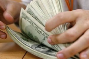 Dólar “blue”,bajó a $ 8,45