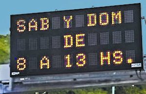 Suman carteles electrónicos para avisar cortes y protestas