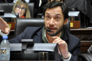 Señalizaciones y semáforos en dos escuelas