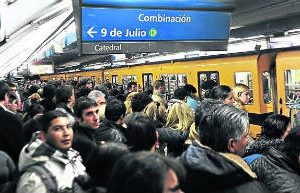 Continúa la tensión por el subte y hay demoras