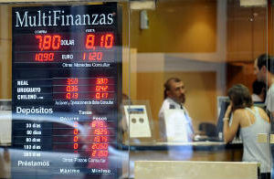 El dólar oficial arrancó a 8,20 pesos
