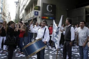 Paritarias 2013, bancarios consiguieron un aumento 24,2% .