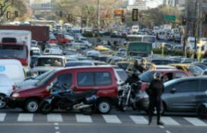 Caos de tránsito por la marcha de camioneros