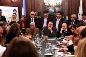 Constitucionales debatió el DNU de Macri