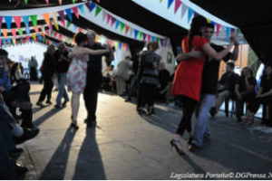 Milonga en plena peatonal para homenajear a Troilo