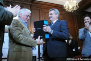 Memoria: Donan Actas de la Junta Militar a la Legislatura