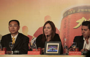 Vidal dio la bienvenida a futbolistas chinos