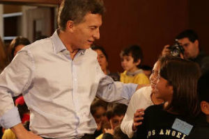 Macri asistió a un festival infantil con chicos