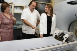 Vidal inauguró un nuevo tomógrafo en el Hospital Udaondo