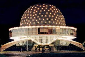 Suspendido Ivan Noble  en le Planetario