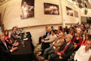 Debate sobre el paso «de la militancia a la gestión