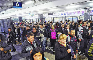 Sarmiento: miles de pasajeros afectados y fuerte polémica