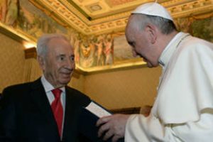 Francisco saludo al presidente israelí Shimon Peres