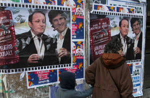 Afiches contra dos dirigentes  K cuestionados