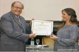 Luis Barcia: Voy a seguir leyendo hasta que muera