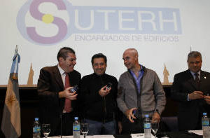 Ciudad: Entrego botones antipático a encargados de edificios