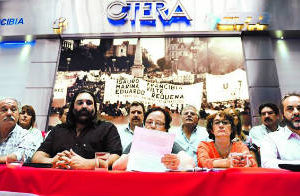 Docentes:A horas de la negociación salarial