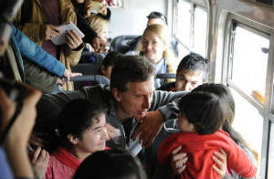 Macri viajó por primera vez en el tren Roca