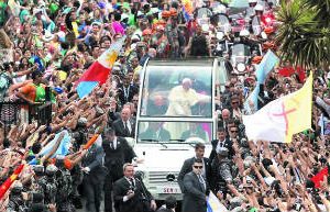 Clima festivo en Brasil por la llegada del Papa