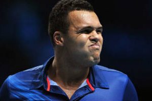 Tsonga entreno bajo la Autopista 25 de Mayo