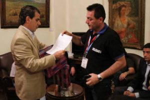Ninguno va a perder su fuente de trabajo