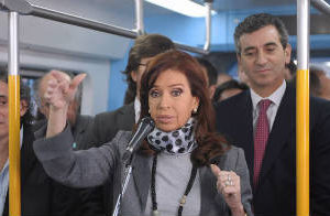 Cristina prometió que “nadie va a viajar colgado”