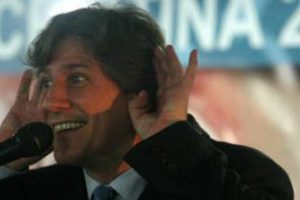 Abucheado en un acto e investigado