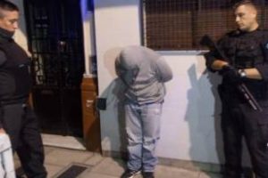Almagro: Policía detuvo a un "rompevidrios"