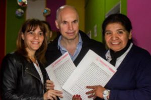 Los Piletones: Larreta entregó escrituras a vecinos del barrio