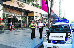 Caballito con policías y sin manteros a la vista