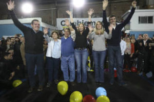 Vidal: "Orgullosa por mi equipo de campaña"