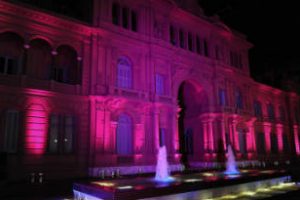 Cáncer de mama: Edificios porteños vuelven a teñirse de rosa