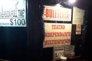 Allanamiento y clausura en sala de teatro