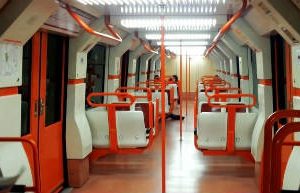 Línea B nuevos coches,En medio del conflicto