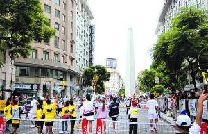500 chicos frente al Obelisco