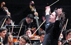 Dudamel, una estrella que llega al Teatro Colón