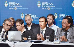 El proyecto de blanqueo de dólares suma críticas