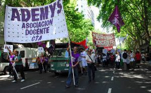 Alumnos porteños toman más colegios