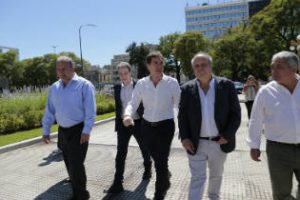 Santilli recorrió los  espacios verdes que rodean al CCK