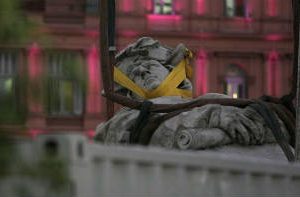 Piden que monumento a Colón vuelva a la Casa Rosada