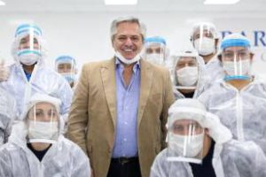 El Presidente  recorrió las líneas de producción