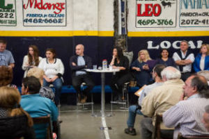 Gobierno: En reunión con vecinos de la Comuna 9