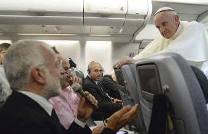 No juzgará a los sacerdotes por su orientación homosexual