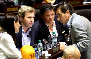 Legislatura:Aprobó la emisión de un bono por $ 220 millones