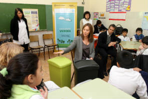La vicejefa, María Eugenia Vidal con alumnos de «escuelas verdes»