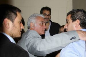 Con motivo de no ponerse de acuerdo con los temas a tratar no hubo sesion